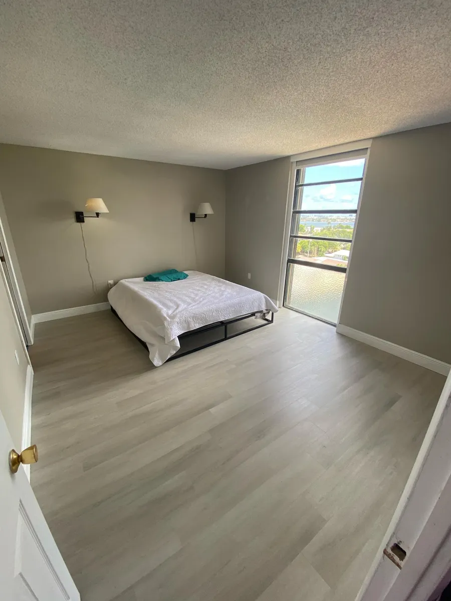 Huge master bedroom with custom shade - 2500 NE 135th St #707