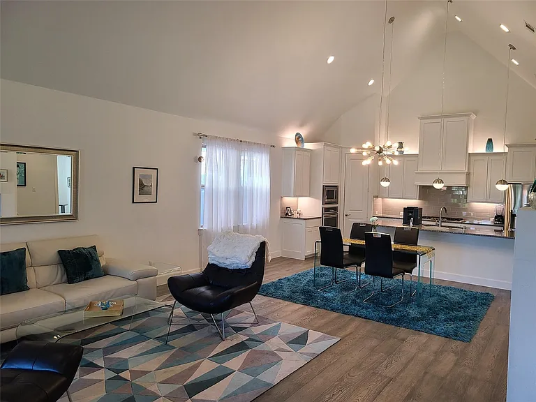 6708 Bermuda Ave — Photo 3