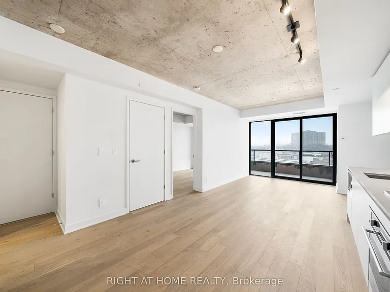 2720 Dundas St W #520 — Photo 16
