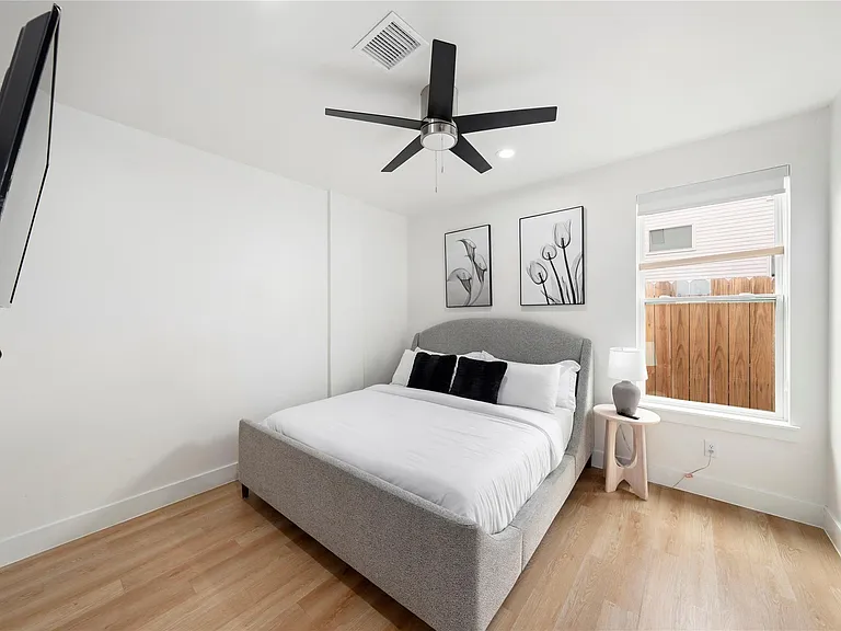 3010 Delano St — Photo 18