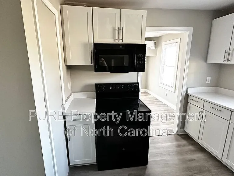 920 Holt St — Photo 2