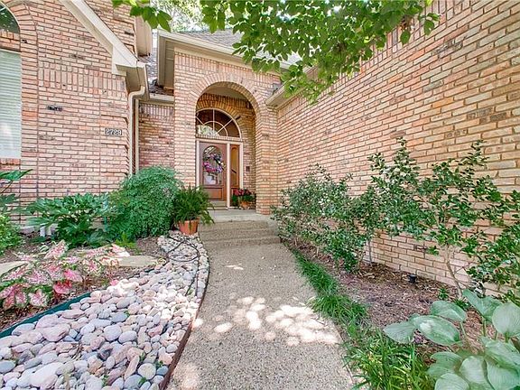 2nd image of 2729 Woods Ln