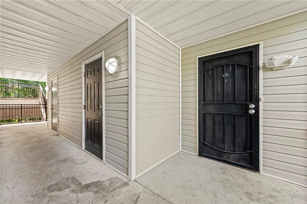 3 bed, 2.0 bath, 1292 sqft, $1,375 — Photo 2