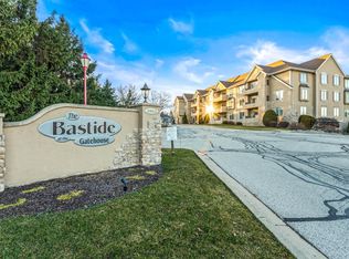 2912 N University Dr UNIT 108, Waukesha, WI 53188