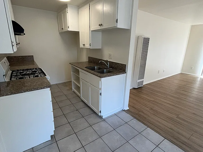 15824 Sherman Way #1 — Photo 2