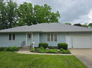 555 Bluff St NE, Hutchinson, MN 55350