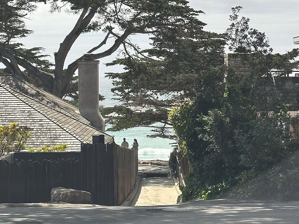 Four block walk to the White Sand Carmel-by-the-Sea Beach