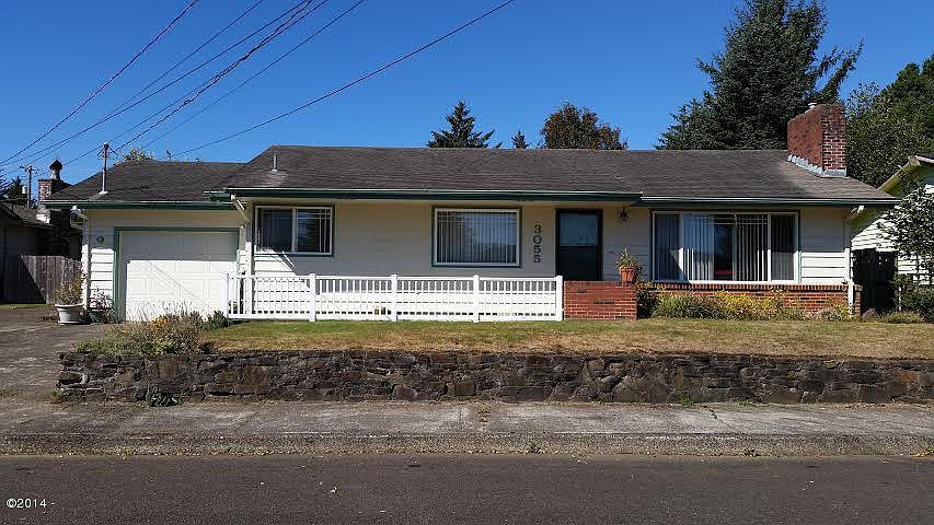 1st image of 3055 NE Yacht Ave