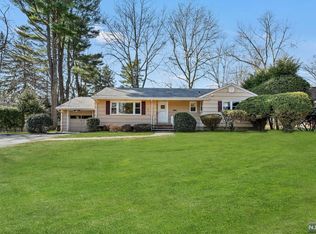 92 Greenbrook Pl, Park Ridge, NJ 07656