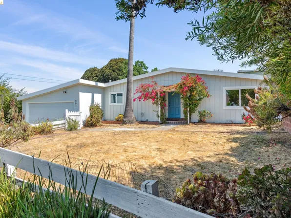 902 Saint Andrews Dr, El Sobrante, CA 94803