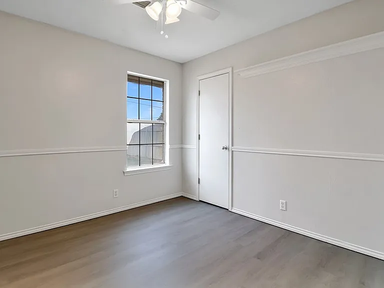 8633 Yale Ave — Photo 14