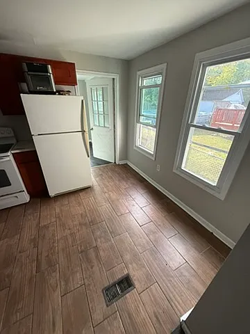 Building Photo - 35 Delaware Ave #35