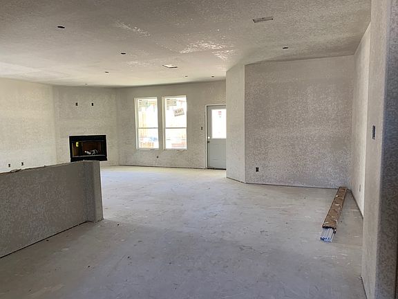 3rd image of 913 Blackbird Dr
