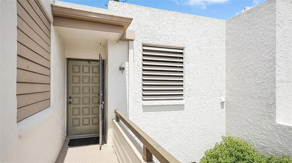 2 bed, 2.0 bath, 1304 sqft, $1,999 — Photo 2