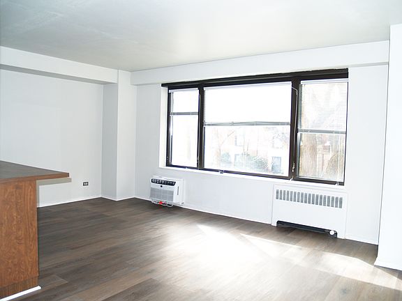 2nd image of 3100 N Lake Shore Dr APT 206