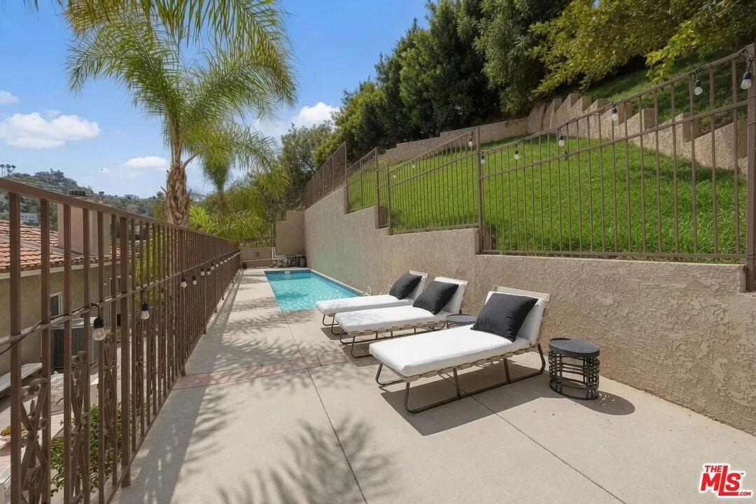 6 bed, 4.0 bath, 3936 sqft, $10,750 — Photo 2