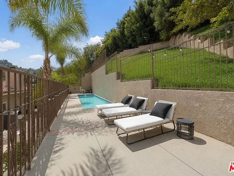 15330 Del Gado Dr — Photo 2