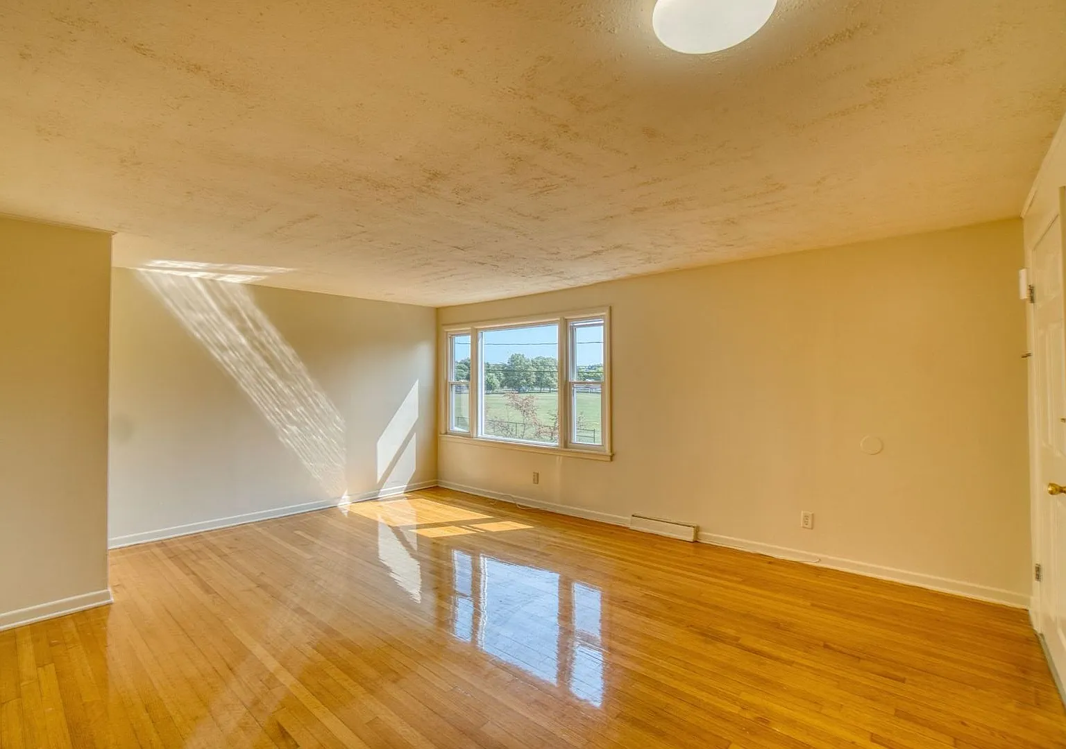 1264 Westcott Street Apt 1 - 3 Bedroom with Garage - Across from Barry Park - Available 8/1/27 — Photo 4