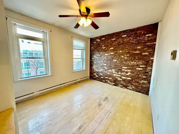 472 Commercial St #3, Boston, MA 02109