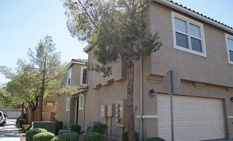 3 bed, 2.5 bath, 1695 sqft, $1,995 — Photo 3