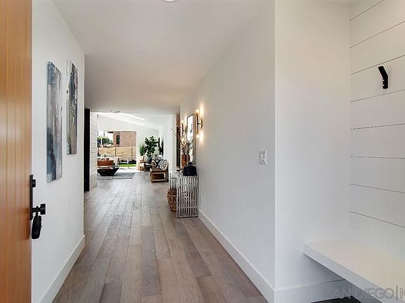 4th image of 1097 Alexandria Dr