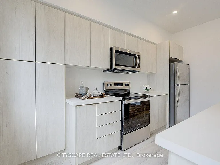 416 Dundas St S #13 — Photo 23