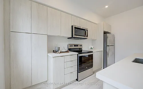 416 Dundas St S Photo 1