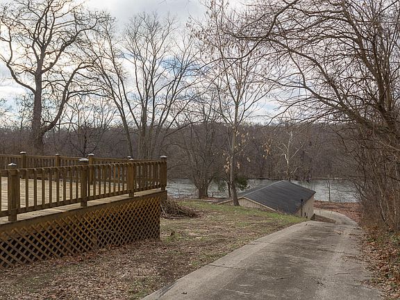 3rd image of 1828 River Bluff St