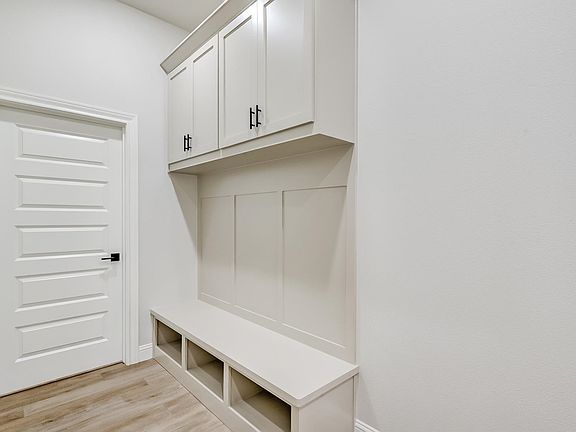 4th image of 2616 Eloise Ct