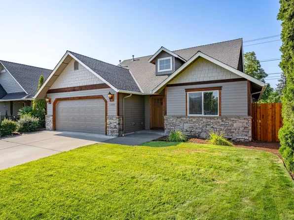 1499 SW David Dr, Grants Pass, OR 97527