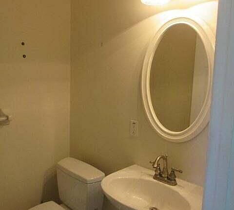 4th image of 8121 Rosalind Ave #2