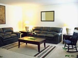 4th image of 410 Robin Hill Dr