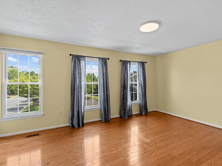 5411 Castlestone Dr — Photo 24