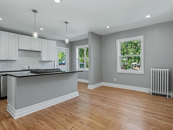5th image of 416 Morgan Ave S APT 3