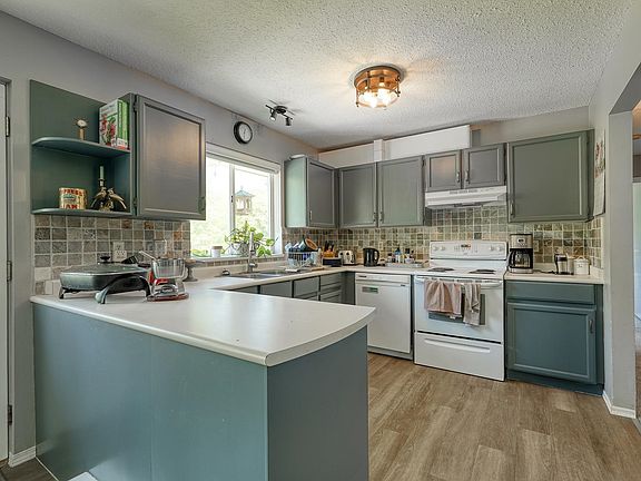 4th image of 10022 Rolley Cres