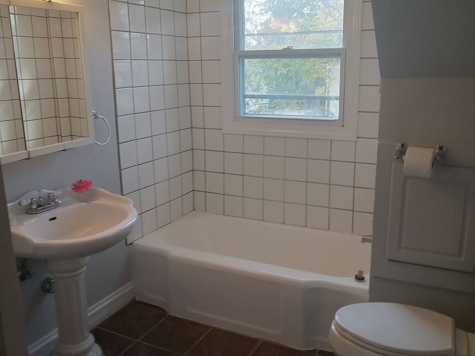 Updated Spacious bath