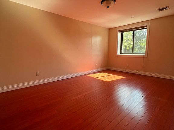 2nd image of 6213 Broadway APT 3