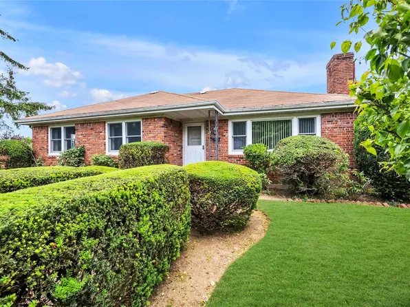 24 2nd Avenue, Locust Valley, NY 11560