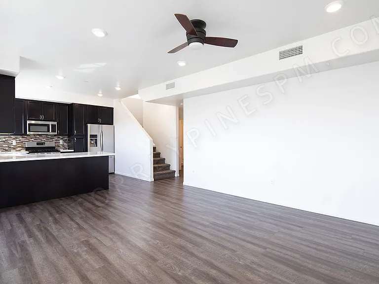 5968-78 Lauretta St — Photo 5