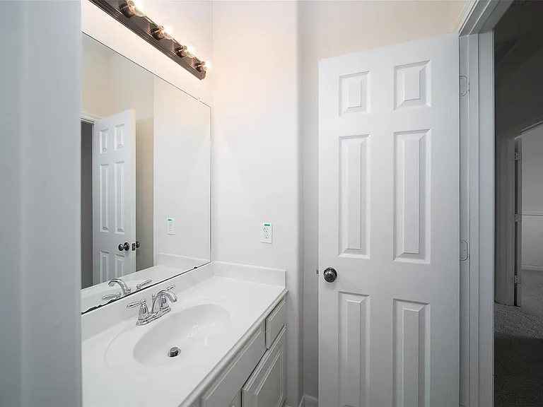 12802 Flat Creek Dr — Photo 35