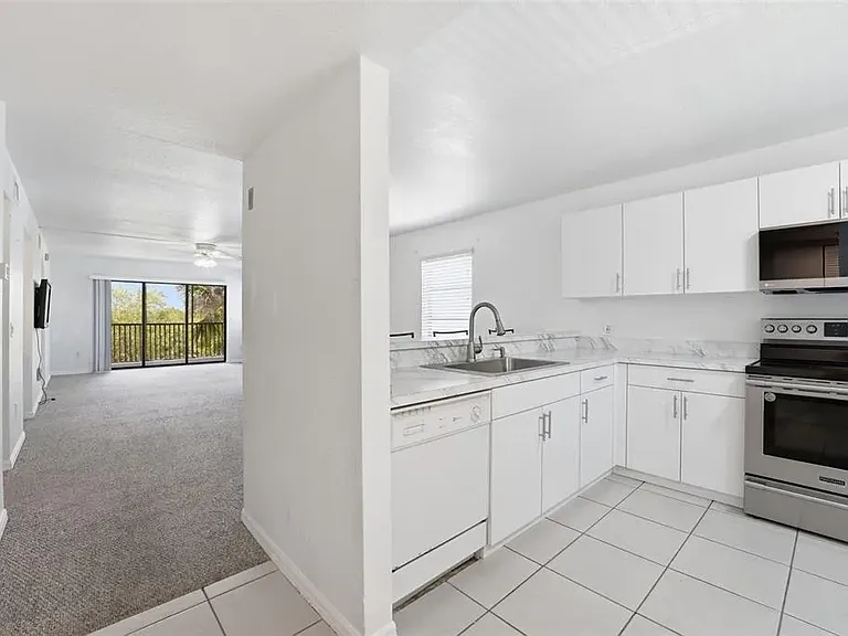 175 Kings Hwy #328 — Photo 12