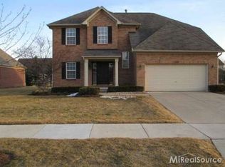 2061 Lagoon Dr, Rochester Hills, MI 48309