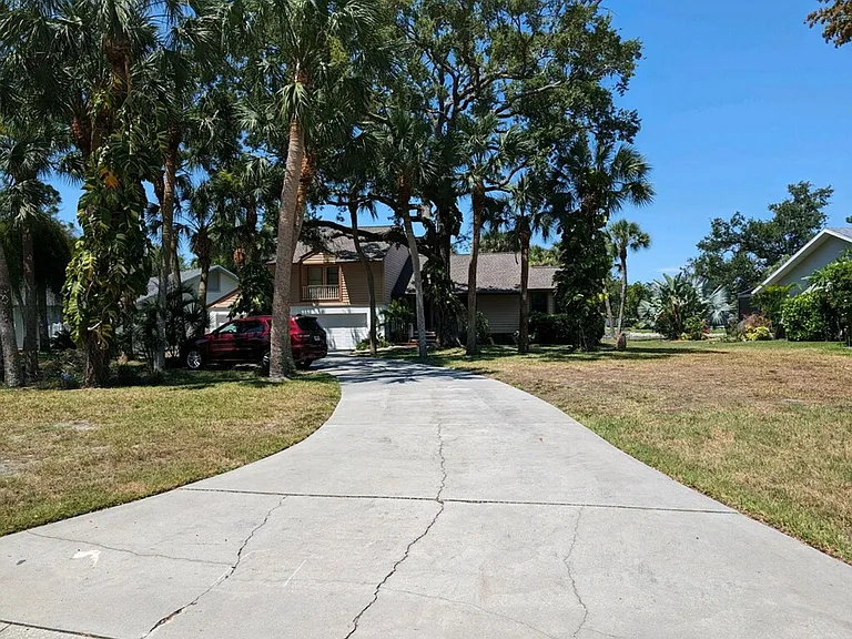 12299 McGregor Woods Cir — Photo 40