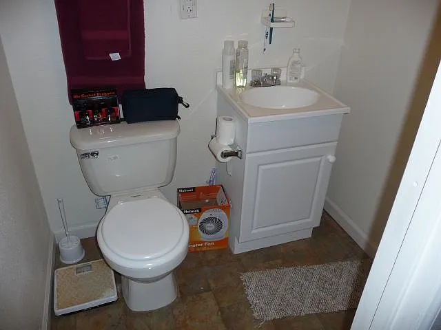 Studio, 1.0 bath, 400 sqft, $650 — Photo 3