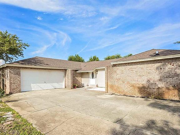 2nd image of 1106 Laguna Ln