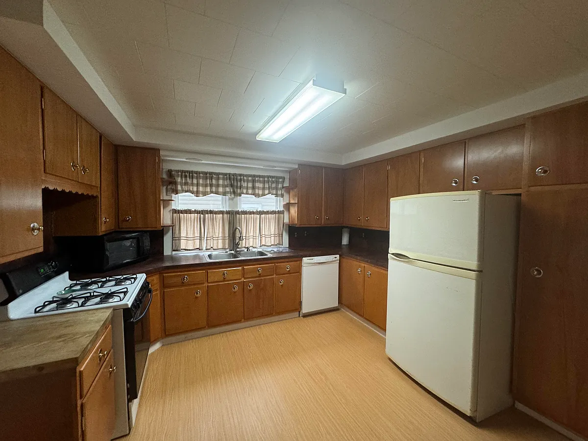 Building Photo - 524 University Ave #LOWER
