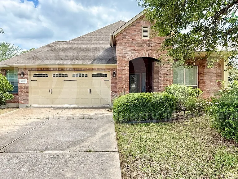 1621 Liberty Oaks Blvd — Photo 1