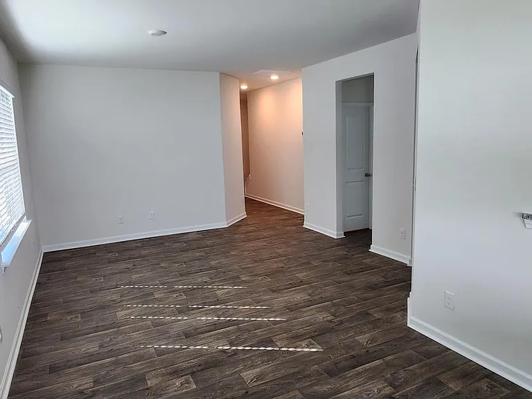 7104 N Mills Rd — Photo 8