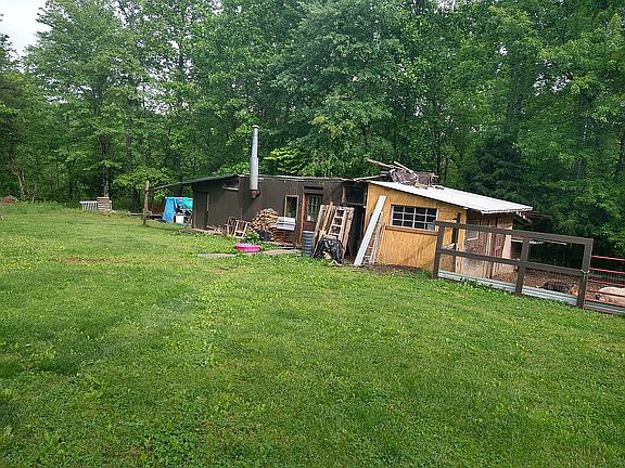 4th image of 176 Toms Ln