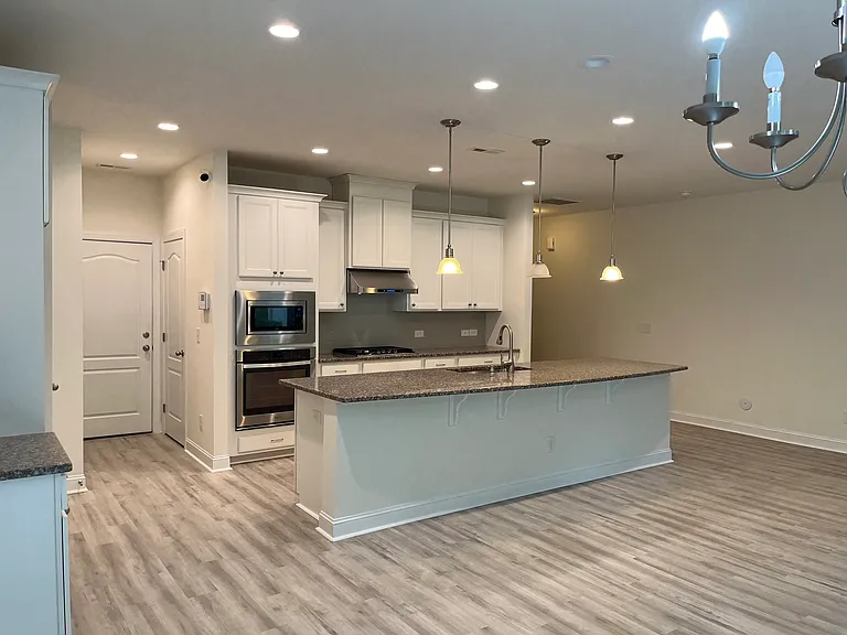 311 Alamosa Pl — Photo 4